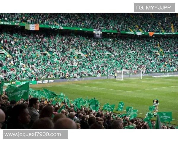 足球巨星精准长传瞬间展现绝妙技术与赛场魅力 足球巨星精准长传瞬间展现绝妙技术与赛场魅力