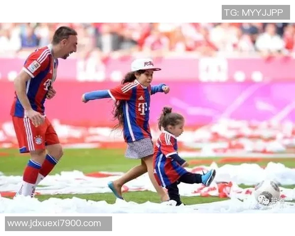 聚焦足球巨星亲人生活展现赛场背后的温情与力量 聚焦足球巨星亲人生活展现赛场背后的温情与力量