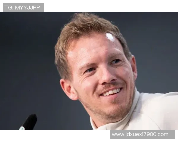 德国足球球星的太太是谁 揭秘背后的爱情故事与家庭生活